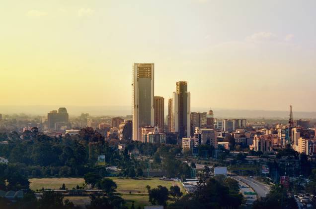Nairobi é a capital do Quênia e tem recebido grandes investimentos em infraestrutura. O Quênia é um dos países a mais receber aportes do foreign direct investment (FDI). Conta, hoje, com 144 startups em seu território.