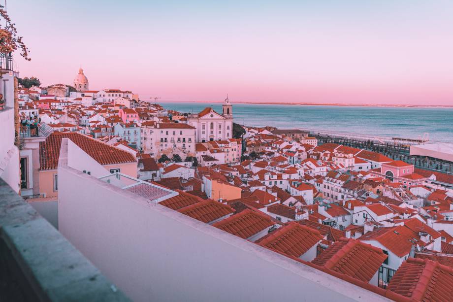 Capital de Portugal, Lisboa começa a se destacar como pólo tecnológico: a cidade tem crescido tecnologicamente o dobro do que a média europeia e conta com o posto de um dos maiores centros de startups da Europa.