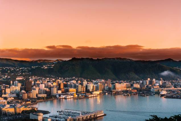 Compacta e moderna, Wellington na Nova Zelândia consegue aliar proteção de suas áreas verdes com crescimento econômico. E não importa onde você trabalhe, há um happy hour te esperando a menos de 15 minutos andando de lá.