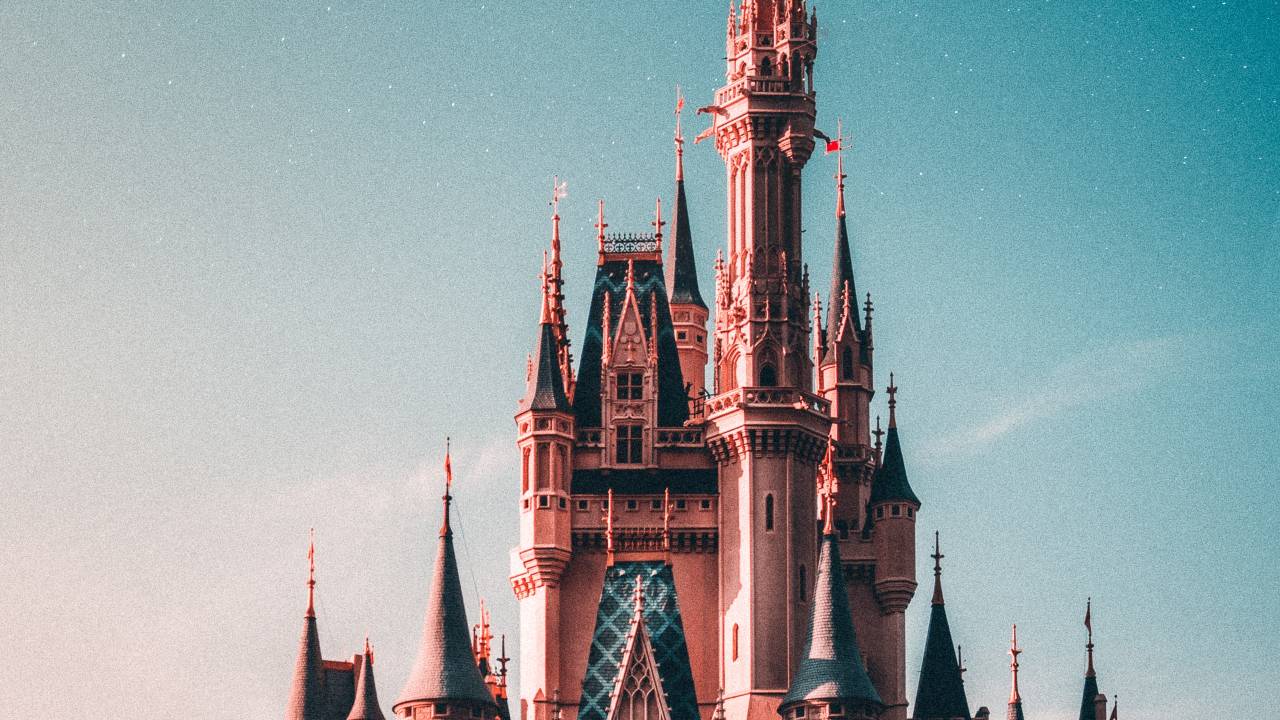 A imagem mostra o castelo da Disney