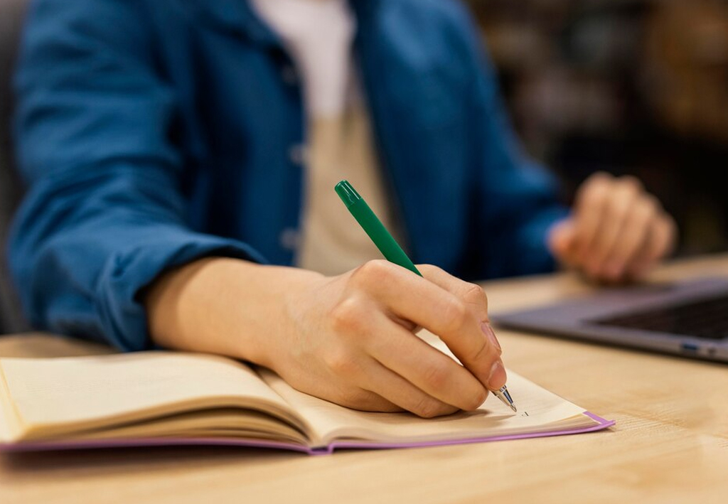 Alura: 8 cursos de gestão, carreira e negócios na plataforma de tecnologia