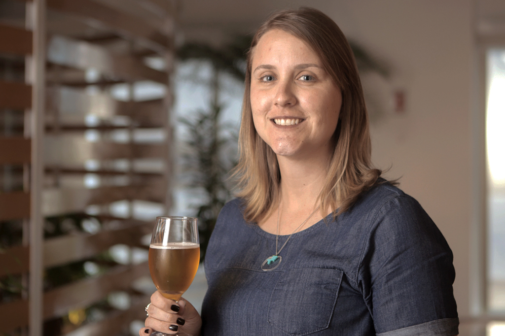Saiba o que faz uma mestre-cervejeira