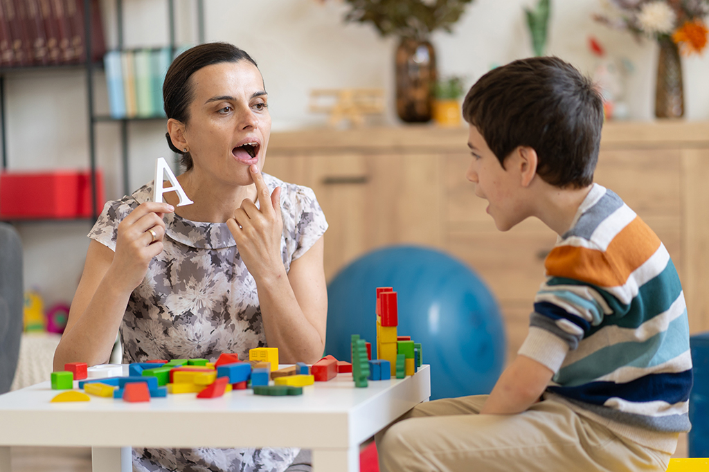 Como as empresas podem apoiar profissionais que são pais de autistas