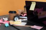 Fotografia de bagunça na mesa do escritório